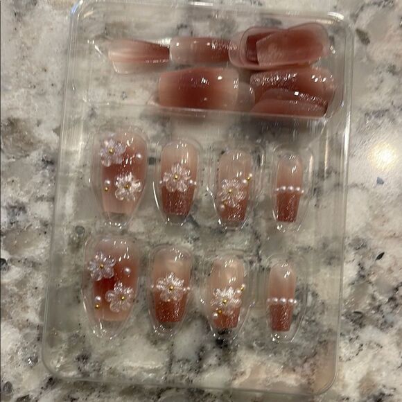 Source Unknown Floral Nail Set - Pink and White - Picture 5 of 5